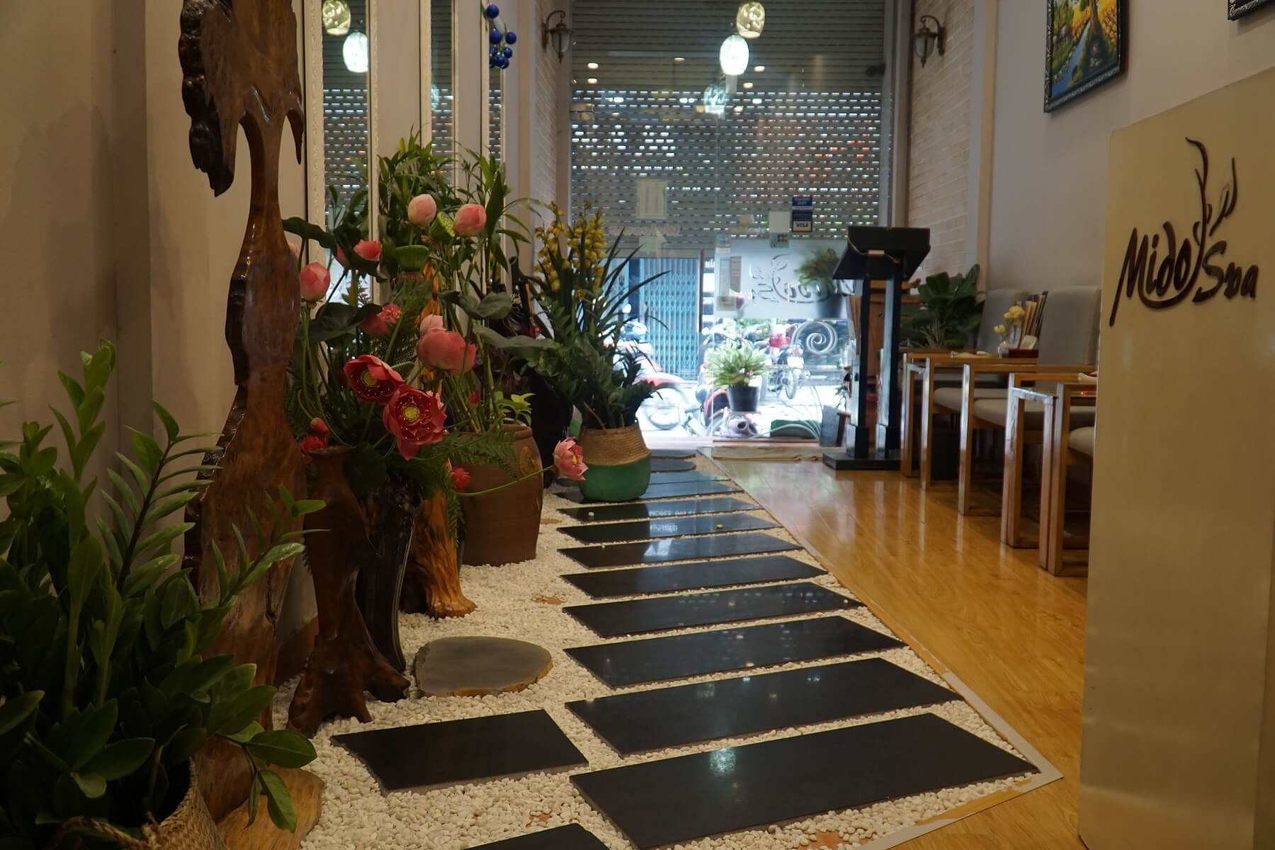 Mido 1 - at 26 Hang Manh Str.